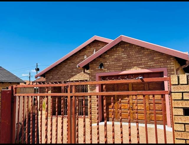 4 BEDROOM HOUSE FOR SALE IN VOSLOORUS EXT